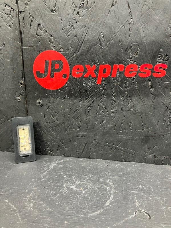 Запчасть плафон подсветки номера BMW 3 2012 F30 N20B20 63267193293 контрактная Плафон подсветки номера BMW 3 2012 F30 N20B20 63267193293 контрактная