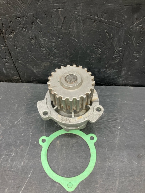 Насос водяной (помпа) LADA 2108