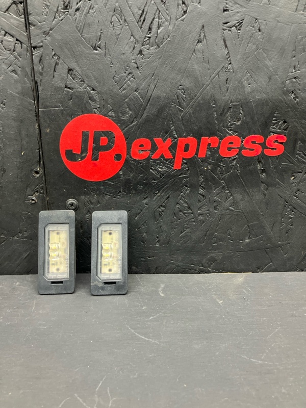 Запчасть плафон подсветки номера BMW X1 2012 E84 N20B20A 63267193293 контрактная Плафон подсветки номера BMW X1 2012 E84 N20B20A 63267193293 контрактная