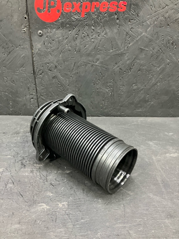 Патрубок воздушного фильтра PASSAT 2005>2010 B6