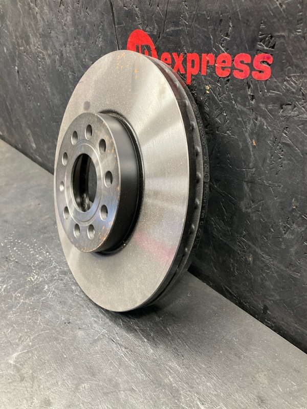 Тормозной диск передний Octavia 2013 Тормозной диск передний Octavia 2013