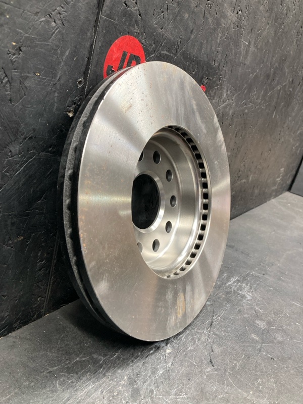 Тормозной диск передний Octavia 2013 Тормозной диск передний Octavia 2013