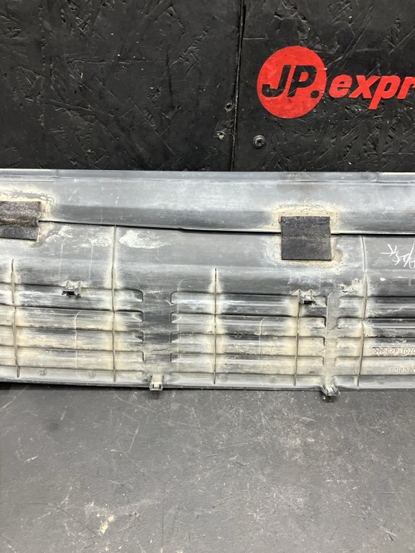 Накладка бампера задняя Land Cruiser J200