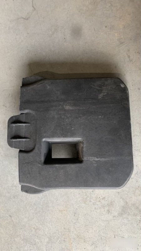 Запчасть крышка аккумулятора Ford Focus 3 AM5110A659AB новая Крышка аккумулятора Ford Focus 3 AM5110A659AB новая