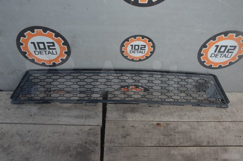 Решетка бампера Volvo XC70 30744523 Б/У