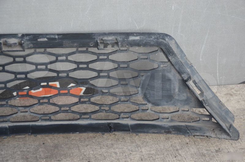 Решетка бампера XC70