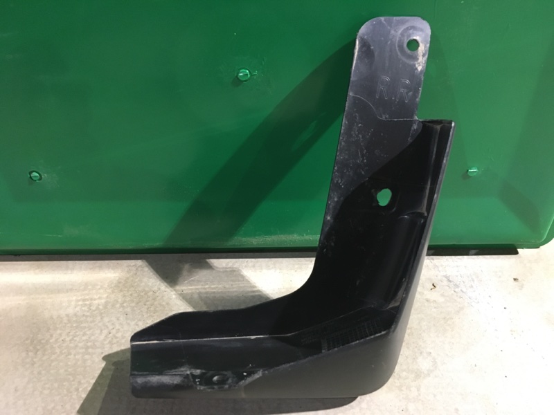 Задний правый брызговик задний правый Nissan X-Trail 788124CE0A Б/У