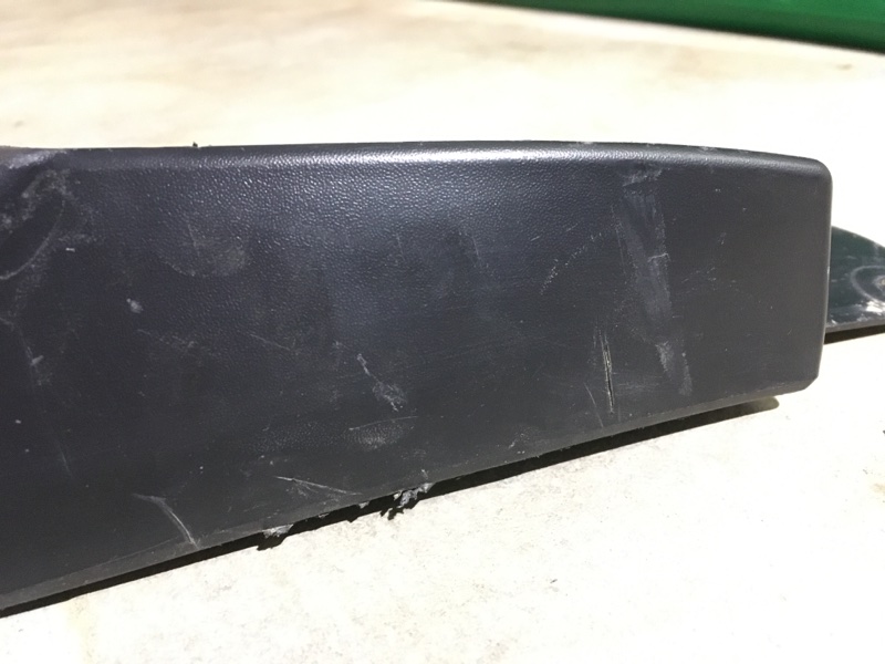 Задний правый брызговик задний правый X-Trail