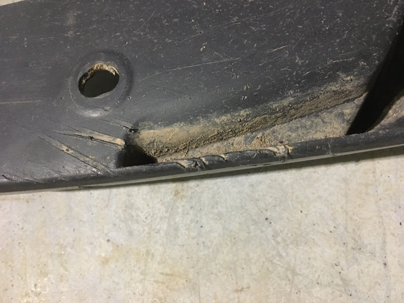 Задний правый брызговик задний правый X-Trail