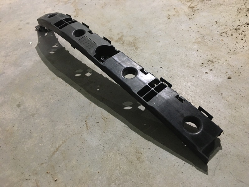 Направляющая заднего бампера правая задняя правая Nissan X-Trail T32 Направляющая заднего бампера правая задняя правая Nissan X-Trail T32