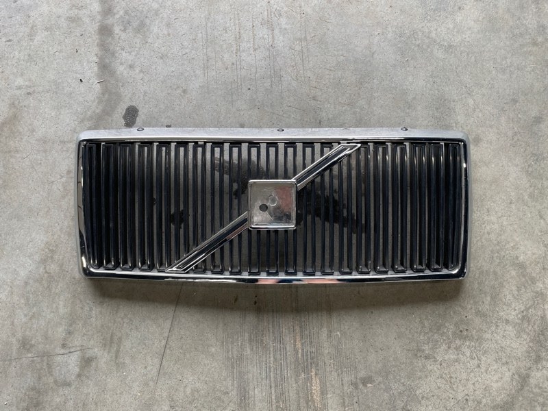Решетка радиатора Volvo 850 6811281 новая