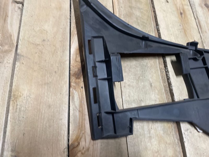 Направляющая бампера задняя левая S80