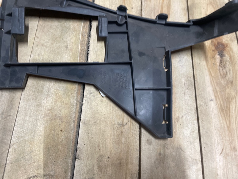 Направляющая бампера задняя левая S80