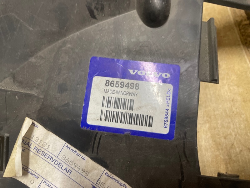 Направляющая бампера задняя левая S80