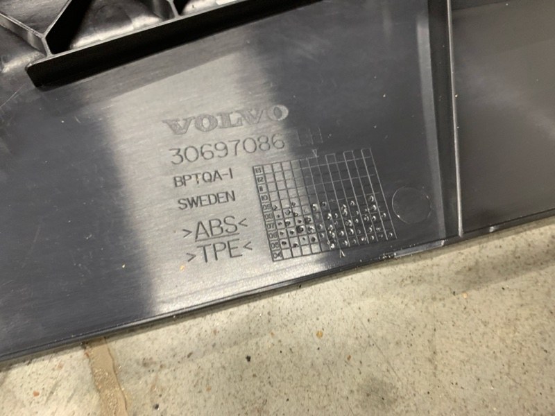 Накладка сиденья левая XC90