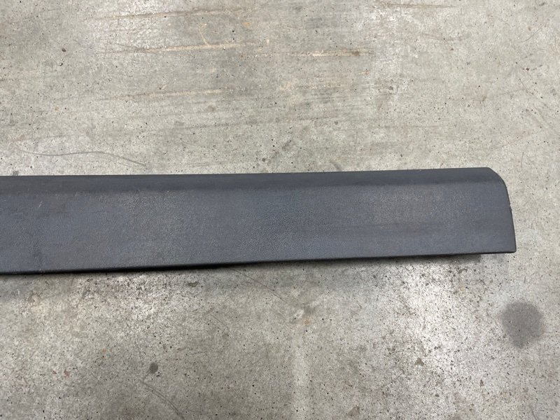 Молдинг двери передний левый XC90 Молдинг двери передний левый XC90