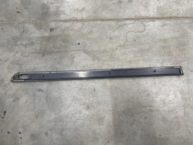 Молдинг двери передний левый XC90 Молдинг двери передний левый XC90