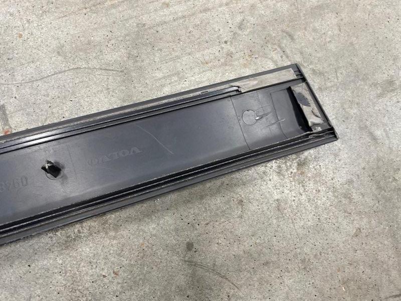 Молдинг двери передний левый XC90 Молдинг двери передний левый XC90