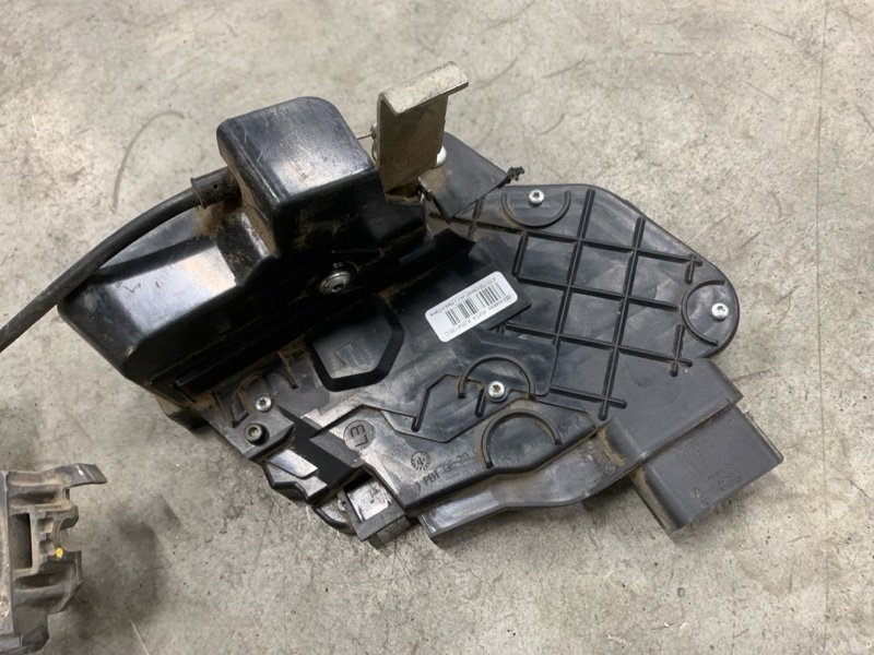 Замок двери задний левый Ford Focus 2