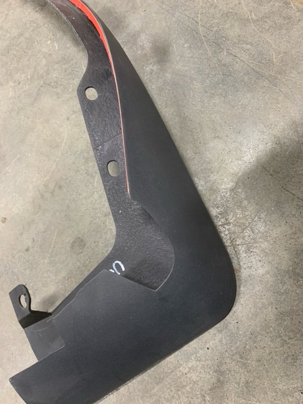 Брызговик задний правый S40