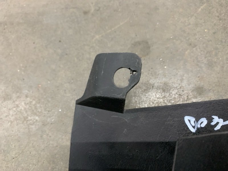 Брызговик задний правый S40