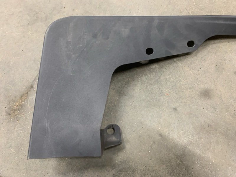 Брызговик задний правый S40