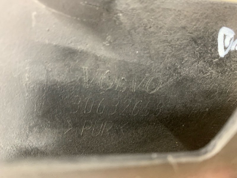 Брызговик задний правый S40