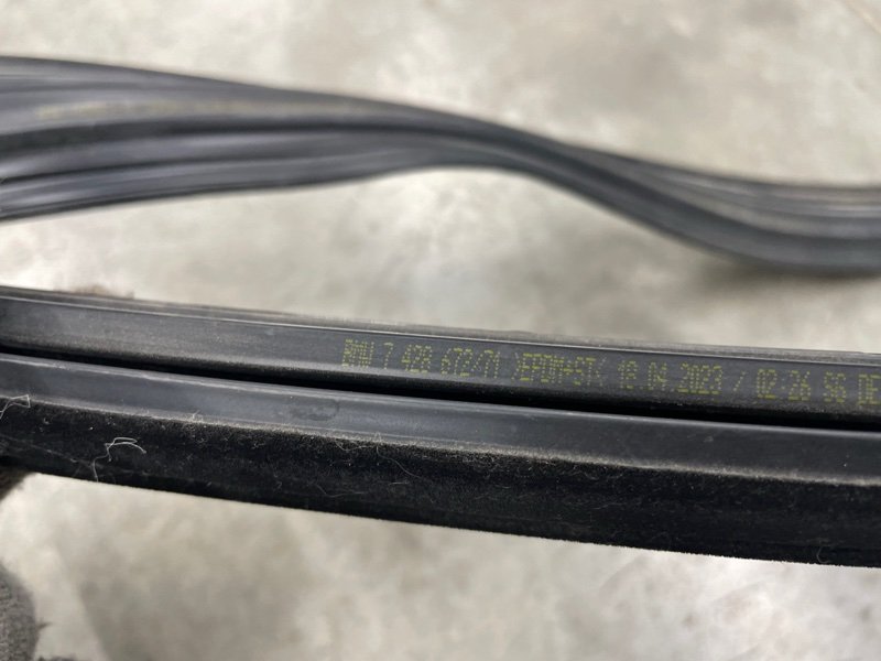 Уплотнитель стекла двери передний правый X5 2023 G05 LCI B57D30B