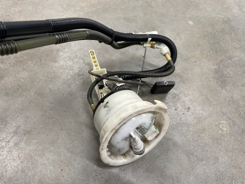 Датчик уровня топлива 320i 2005 E90 N46 Датчик уровня топлива 320i 2005 E90 N46