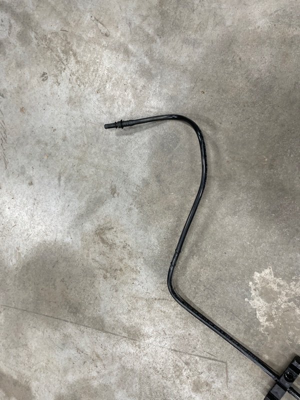 Трубка топливная 320i 2005 E90 N46 Трубка топливная 320i 2005 E90 N46