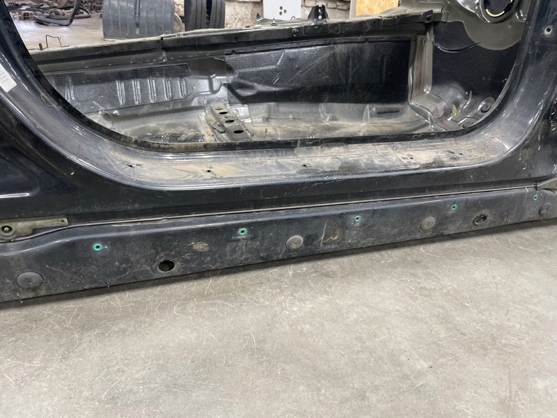 Порог правый 320i 2005 E90 N46 Порог правый 320i 2005 E90 N46