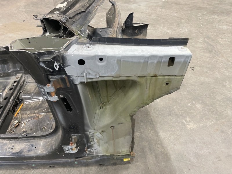 Порог правый 320i 2005 E90 N46 Порог правый 320i 2005 E90 N46