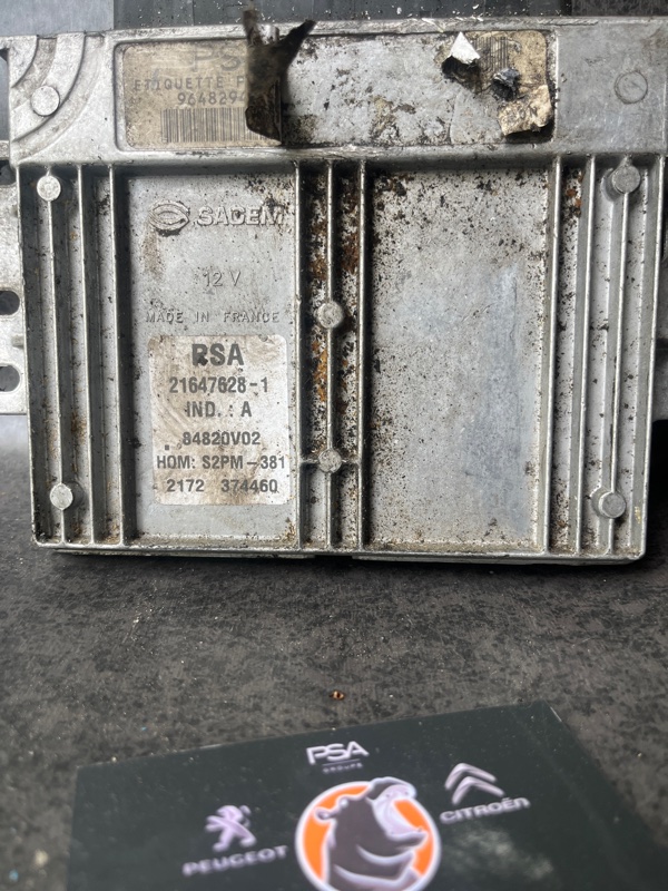 Блок предохранителей под капот Citroen c3 1.4 21647628-1 Б/У