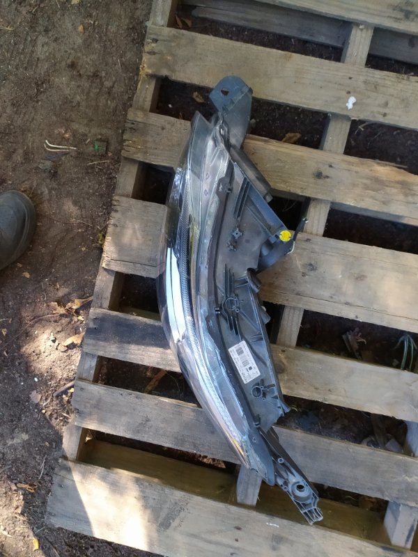 Фара галогеновая 2008 Фара галогеновая 2008