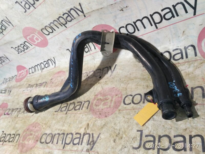 Горловина топливного бака AVENSIS 1997-2003 Горловина топливного бака AVENSIS 1997-2003