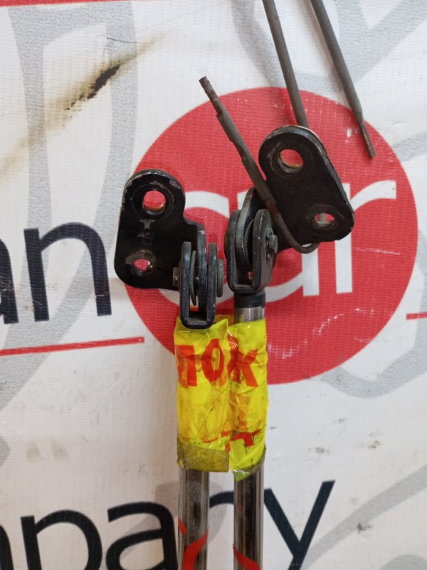 Амортизатор двери багажника задний Toyota 4 Runner/Hilux Surf