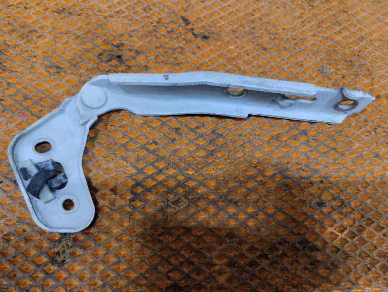 Петля капота Audi A6 C6 2008 4F BDX 4F0823301 Б/У
