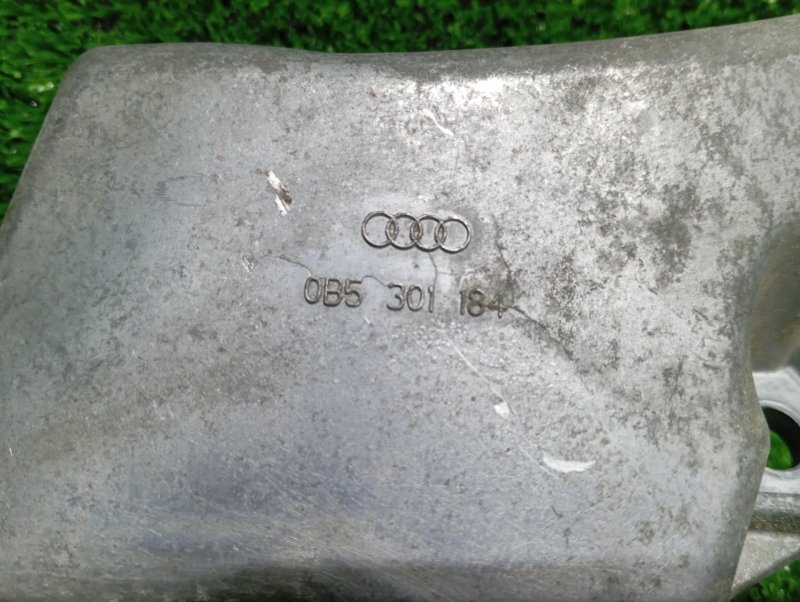 Кронштейн Audi A6 C7 C7 CHVA