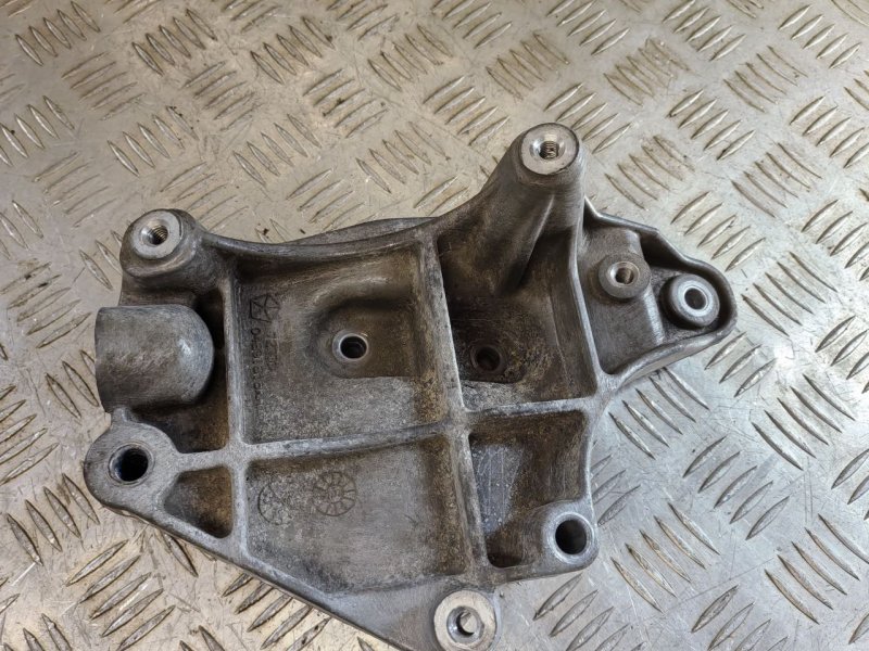Кронштейн компрессора кондиционера Chrysler Sebring III (2006-2010) Купе 2.7 i EER