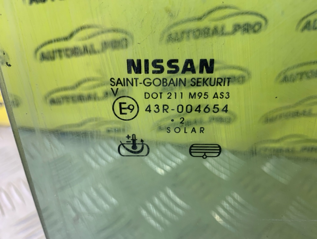 Стекло двери задней правой Nissan Navara (D40) 2004-2015 2.5 D YD25DDTI Стекло двери задней правой Nissan Navara (D40) 2004-2015 2.5 D YD25DDTI