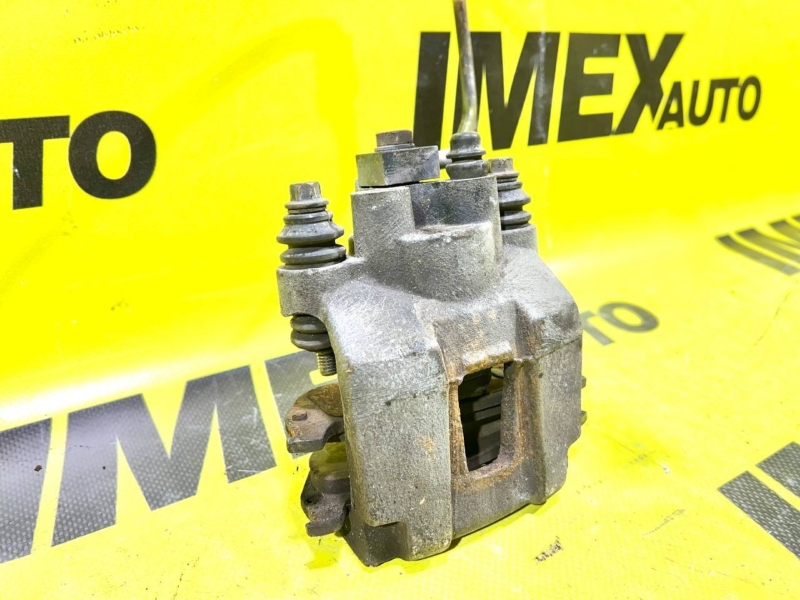 Запчасть суппорт задний правый Ford Explorer 3 2005 UN152 4.0 3L2Z2552AA контрактная Суппорт задний правый Ford Explorer 3 2005 UN152 4.0 3L2Z2552AA контрактная