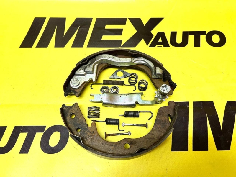 Колодки стояночного тормоза правые Mitsubishi Lancer 10 2012 4B11T 4800A001 контрактная