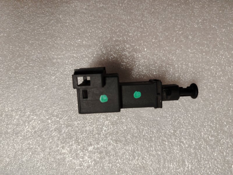 Датчик педали тормоза Touareg 97-00