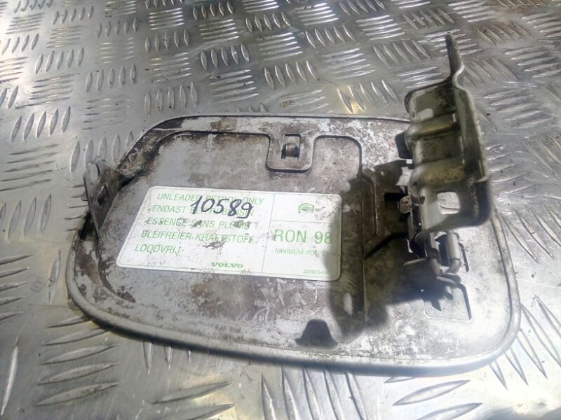 Лючок бензобака S40