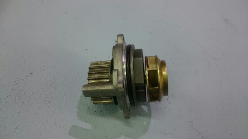 Помпа системы охлаждения Volkswagen Passat B6 2.0 BVY 06B121011QX контрактная