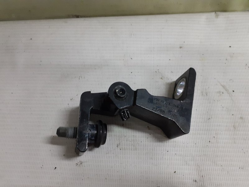 Петля двери Audi A4 8K 3.2 Петля двери Audi A4 8K 3.2