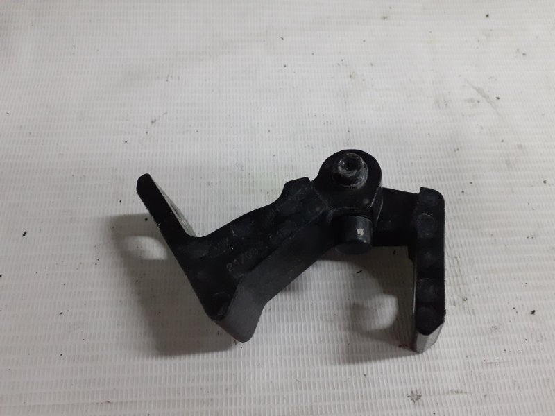 Петля двери Audi A4 8K 3.2 Петля двери Audi A4 8K 3.2