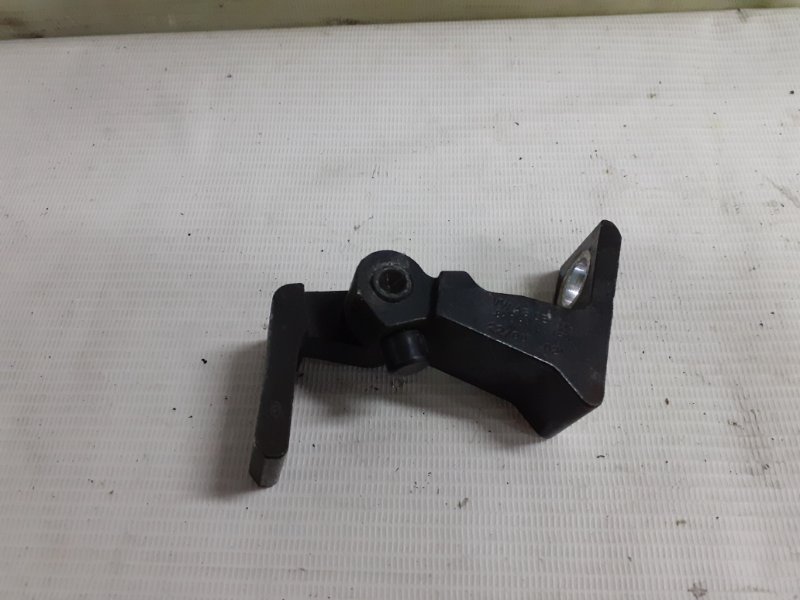 Петля двери Audi A4 8K 3.2 Петля двери Audi A4 8K 3.2