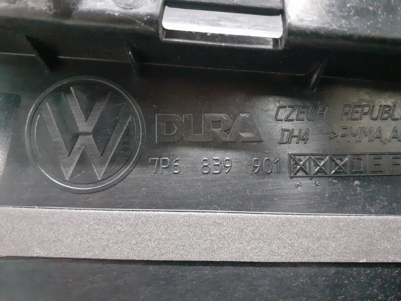 Накладка двери вертикальная задняя левая Volkswagen Touareg NF 3.0TD