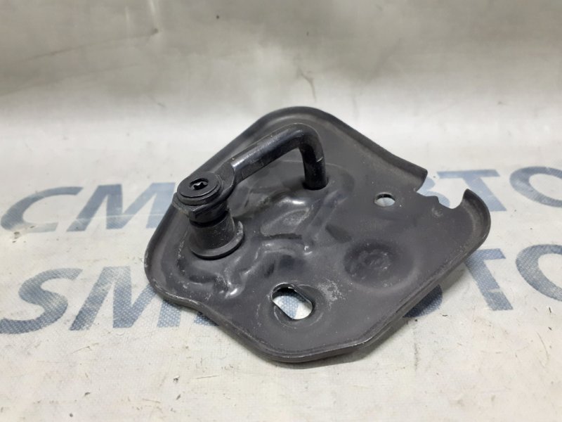 Замок капота Audi A6 C7 2.8 Замок капота Audi A6 C7 2.8
